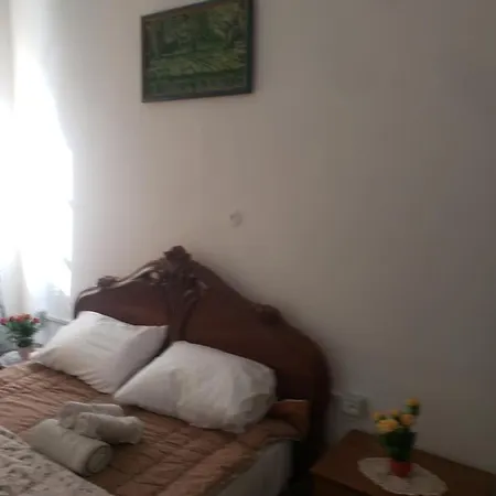 Oakland Vandrerhjem Tirana