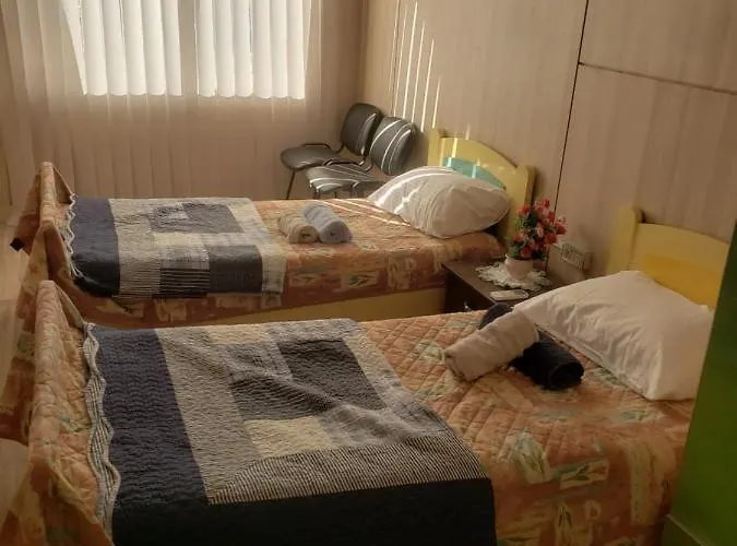 Oakland Hostel Τίρανα