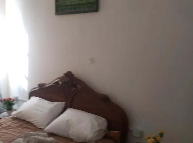 Oakland Hostel Τίρανα