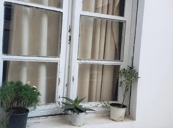 Oakland Hostel Τίρανα