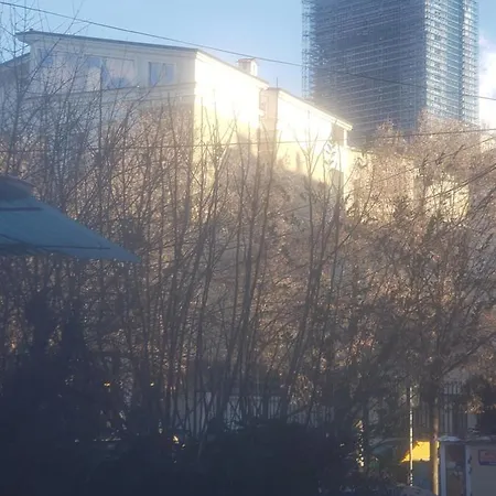 Oakland * Τίρανα