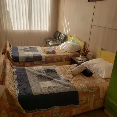 Oakland Hostel Τίρανα