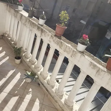 Oakland Vandrerhjem Tirana